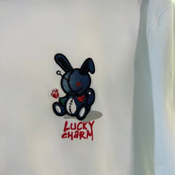 Lucky Brand White 2XL Embroidered Lucky Charm Blue Voodoo Bunny Holding Rose - Picture 2 of 8